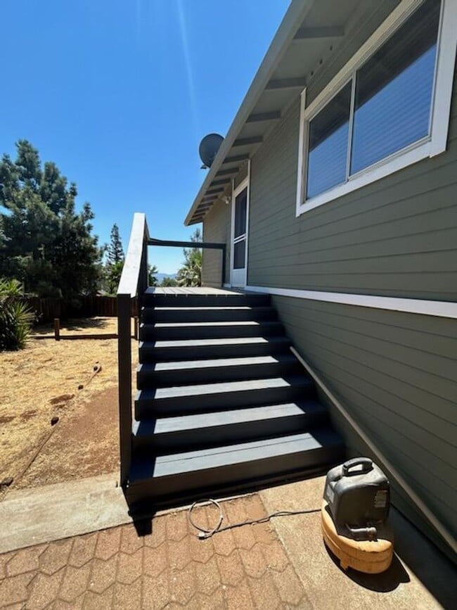 19141 Ravenhill Rd in Hidden Valley Lake, CA - Building Photo - Building Photo