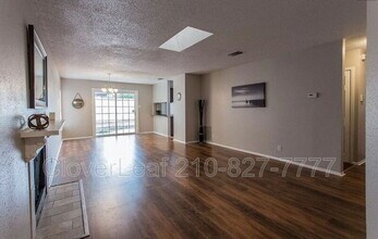 4961 Champlain Dr in San Antonio, TX - Foto de edificio - Building Photo