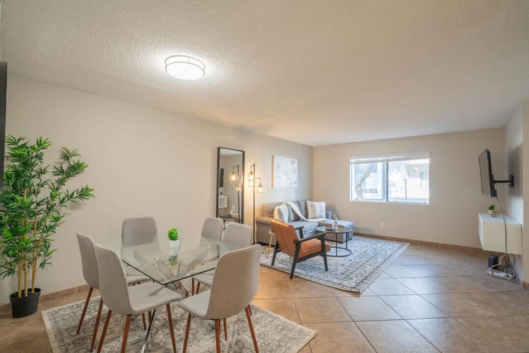 8550 E McDowell Rd in Scottsdale, AZ - Building Photo