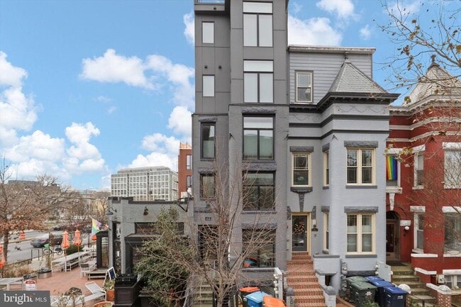 property at 4 R St NW