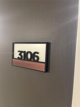 225 N Miami Ave, Unit 3106 in Miami, FL - Foto de edificio - Building Photo