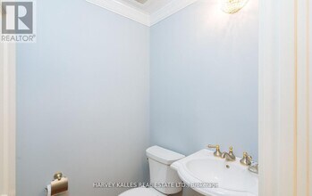 22 Lower Village Gate in Toronto, ON - Building Photo - Building Photo