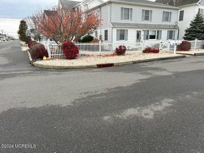 206 8th Ave in Seaside Heights, NJ - Foto de edificio - Building Photo