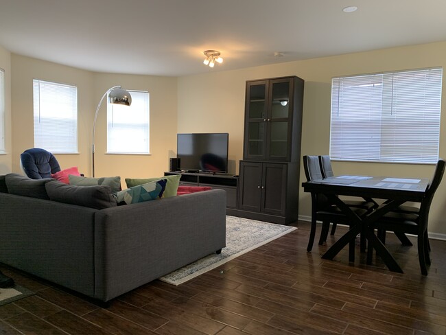 1493 N Larrabee St, Unit B in Chicago, IL - Foto de edificio - Building Photo