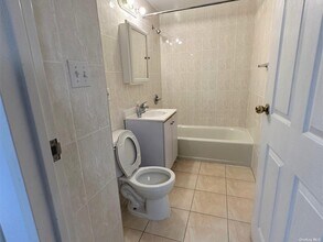 108-46 Roosevelt Ave-Unit -4B in Queens, NY - Building Photo - Building Photo