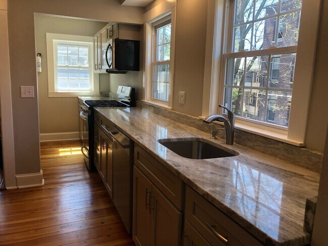 124 Bynner St, Unit 1 in Boston, MA - Building Photo - Building Photo