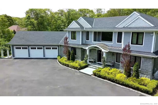 9 Grey Fox Lane in Weston, CT - Building Photo - Building Photo