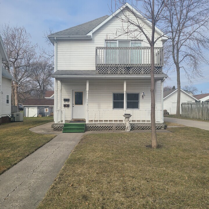 610 2nd St SW, Unit 1 in Willmar, MN - Building Photo