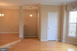 8933 Royal Astor Way in Fairfax, VA - Building Photo - Building Photo