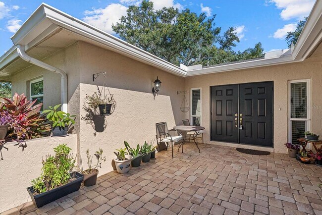 6916 W Country Club Dr N in Sarasota, FL - Building Photo - Building Photo