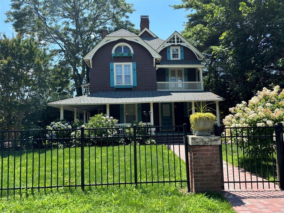 80 Ocean Ave in Islip, NY - Building Photo