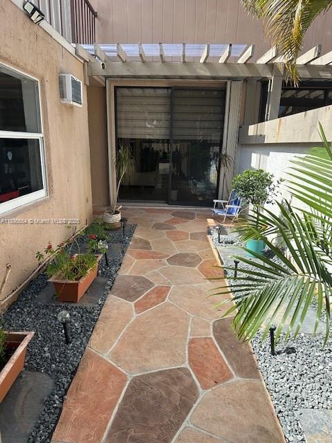 685 NE 206th Terrace in Miami, FL - Building Photo - Building Photo