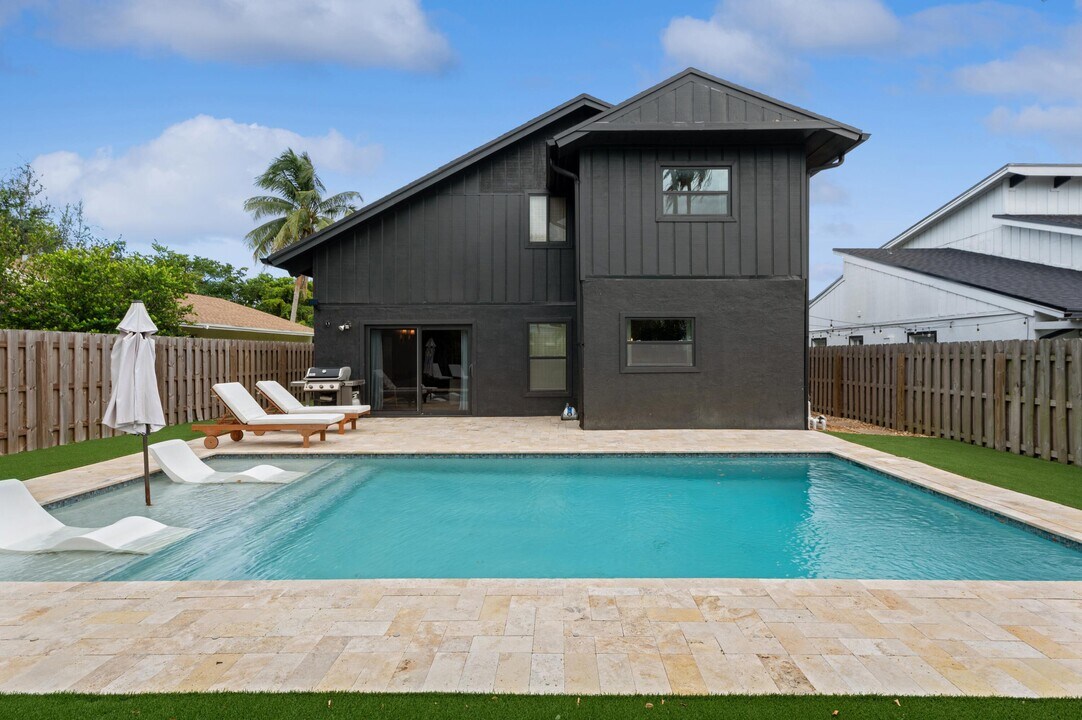 2385 Zeder Ave in Delray Beach, FL - Foto de edificio