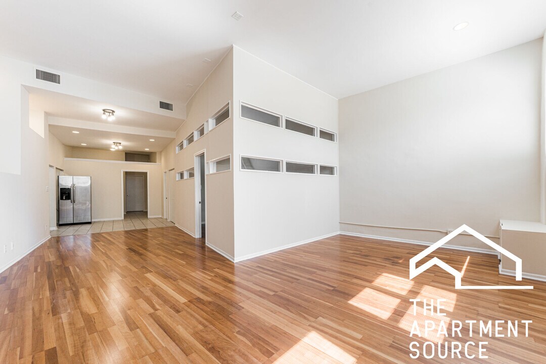 2120 W Grand Ave, Unit D in Chicago, IL - Building Photo