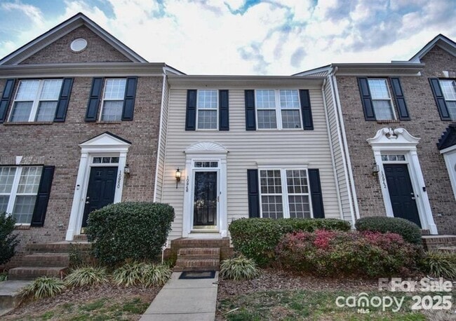 property at 10946 Garden Oaks Ln
