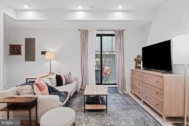 3933 14th St NW-Unit -2 in Washington, DC - Building Photo - Building Photo