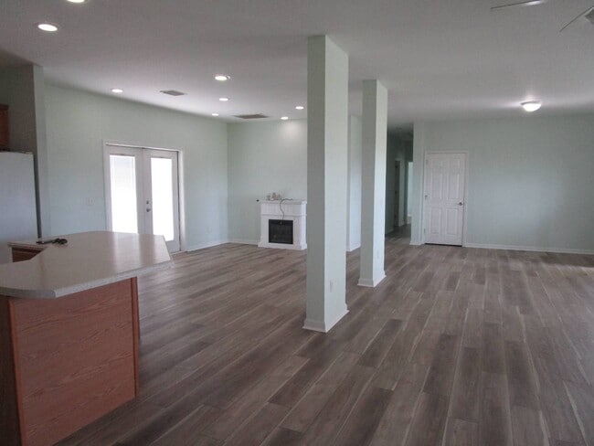 6111 Shorewood Way in Sebring, FL - Building Photo - Building Photo