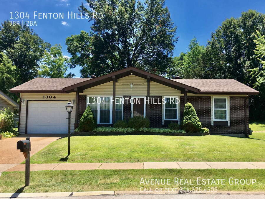 1304 Fenton Hills Rd in Fenton, MO - Building Photo
