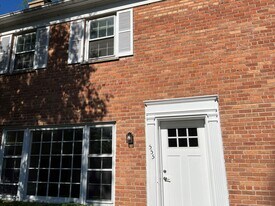 553 Winnetka Ave in Winnetka, IL - Building Photo