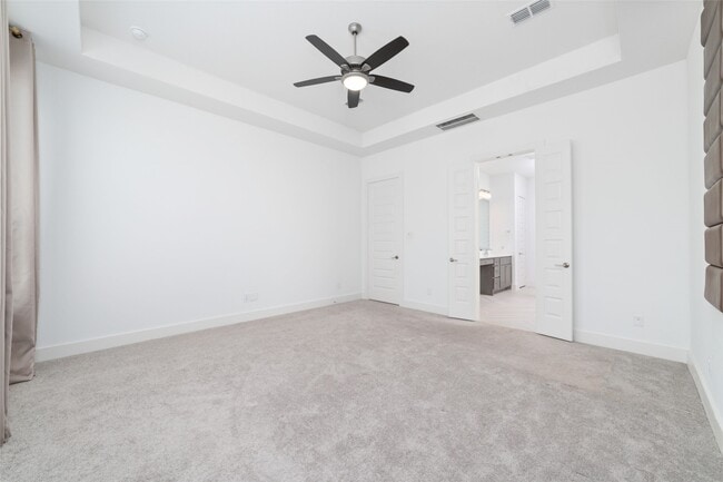 property at 32018 Crested Knl Ct