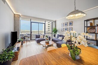14 Greenway Plz, Unit 23N in Houston, TX - Building Photo - Building Photo