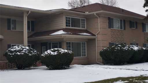 2377 Walton Blvd, Unit #17 in Rochester Hills, MI - Foto de edificio