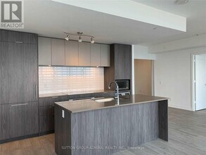 70 Annie Craig Dr in Toronto, ON - Building Photo - Building Photo