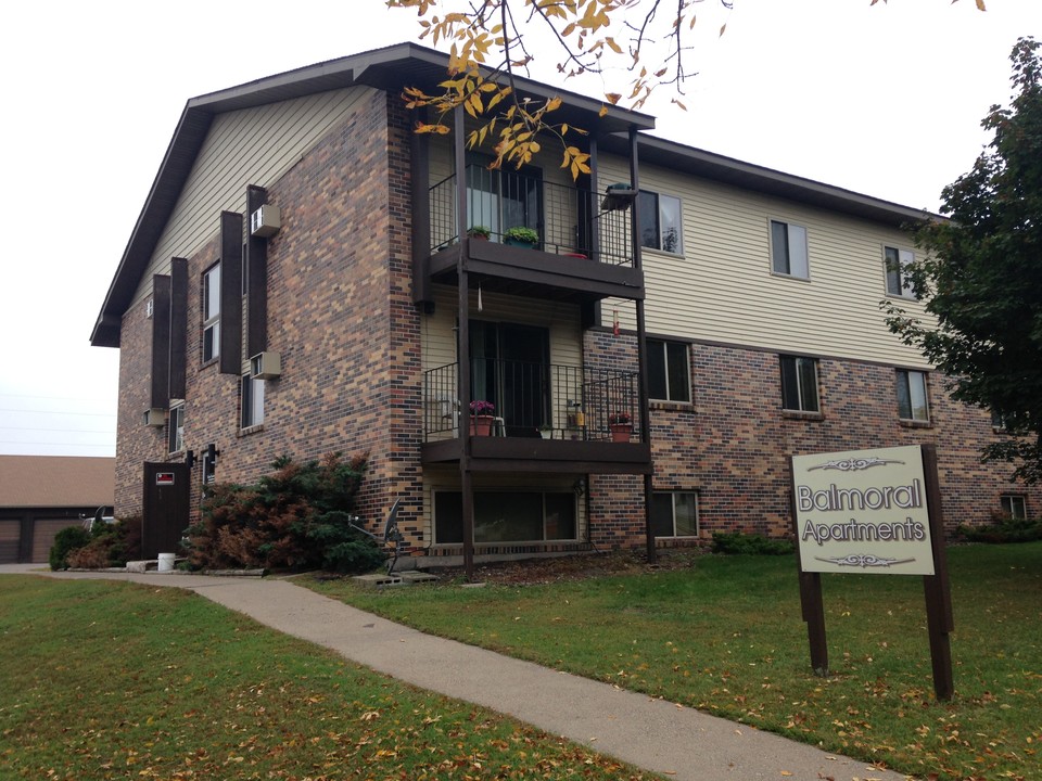 Balmoral Apartments in Elk River, MN - Building Photo