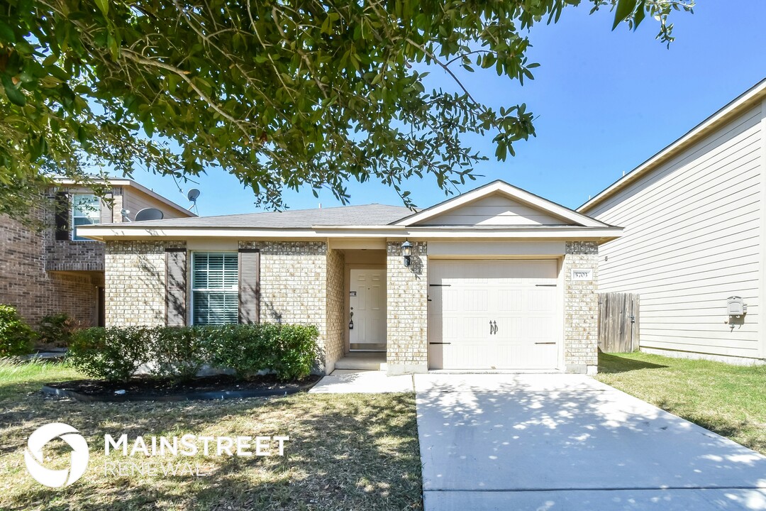 5703 Forest Canyon in San Antonio, TX - Building Photo