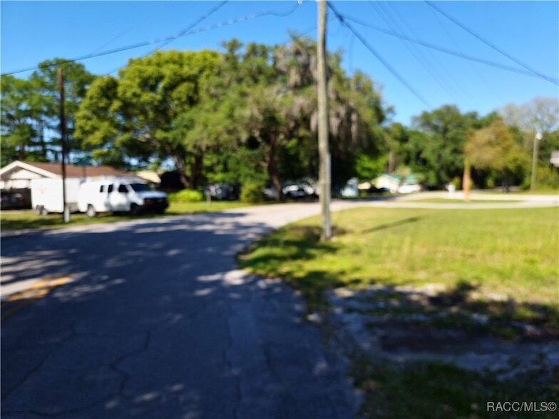 6315 N Shorewood Dr in Hernando, FL - Building Photo