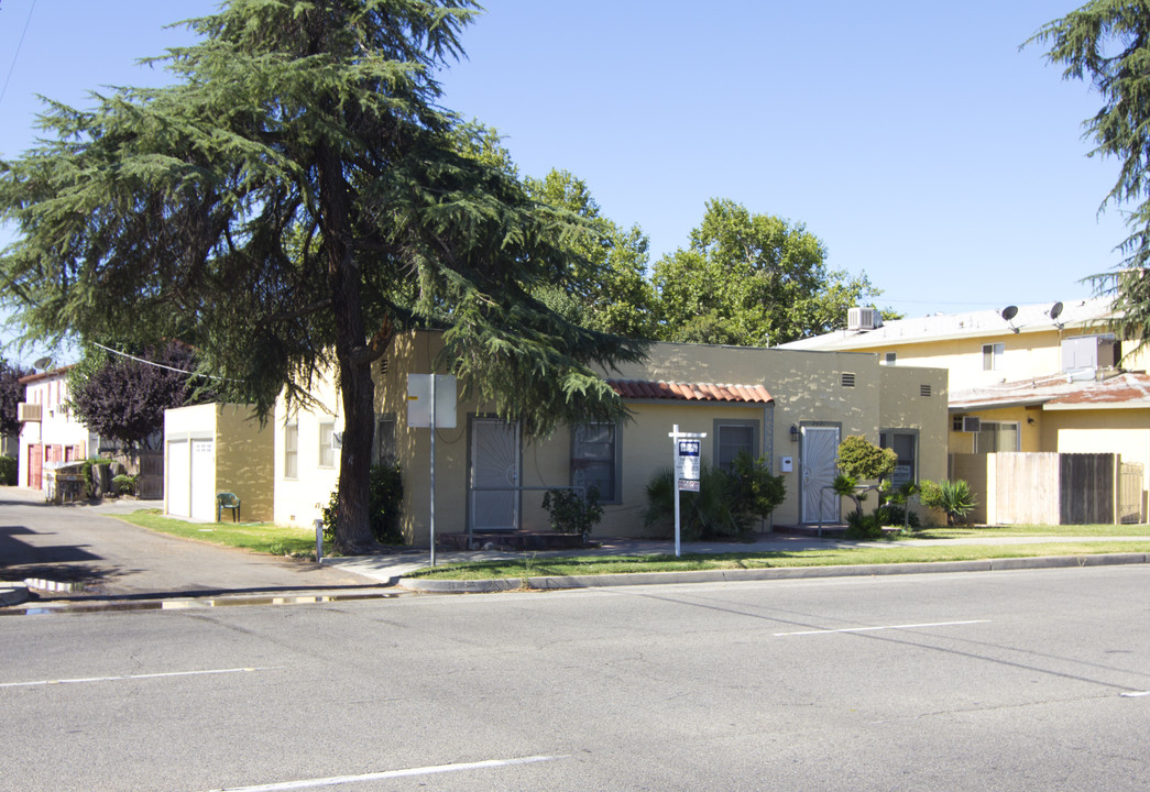 2017 23rd St in Bakersfield, CA - Foto de edificio