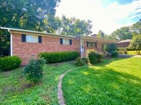 2300 Oakland Dr NW in Cleveland, TN - Building Photo