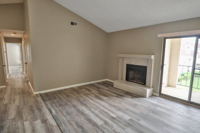 property at 2255 Thousand Oaks Dr