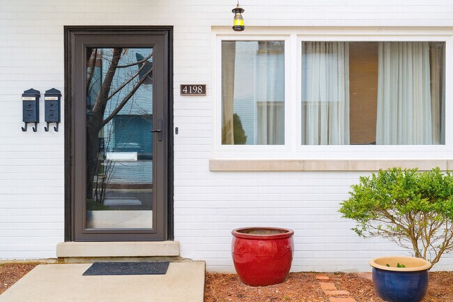 419 W Briar Pl in Chicago, IL - Building Photo - Building Photo