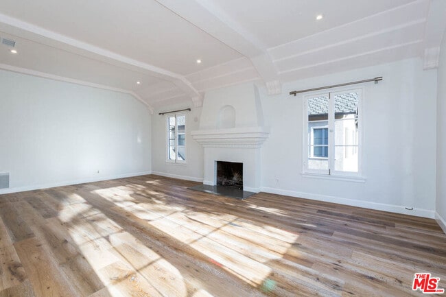 994 Stearns Dr in Los Angeles, CA - Building Photo - Building Photo