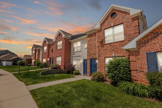 Maple Grove Villas in West Des Moines, IA - Foto de edificio - Building Photo