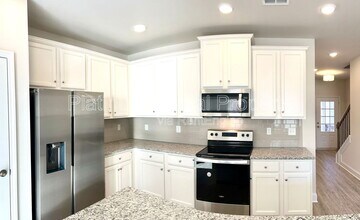 3452 Sumersbe court in Atlanta, GA - Building Photo - Building Photo