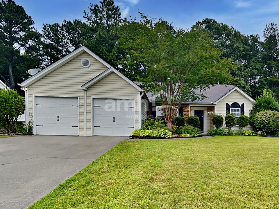 2955 Evergreen Eve Xing in Dacula, GA - Foto de edificio