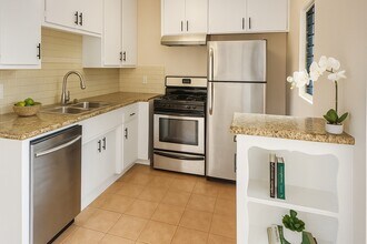 506 Flores St in West Hollywood, CA - Building Photo - Building Photo