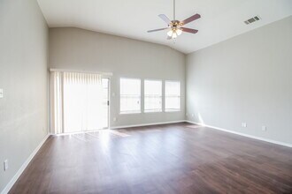 926 Hannah Way in Dallas, TX - Building Photo - Building Photo