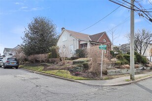 45 Wolfle St in Glen Cove, NY - Building Photo