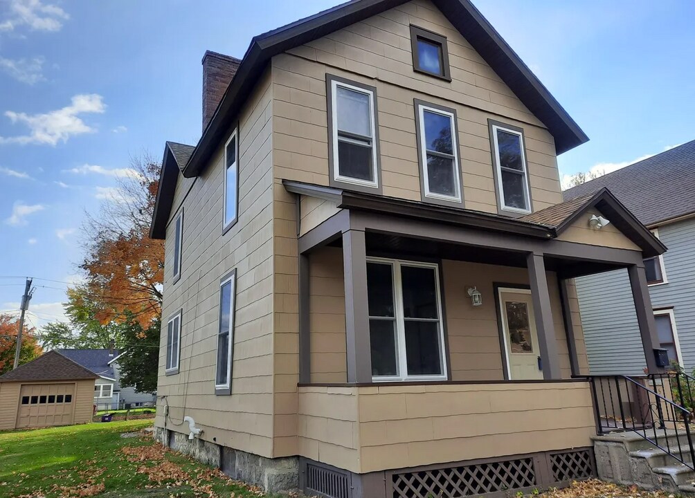 715 W Wabasha St in Winona, MN - Building Photo