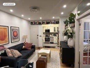 38 W 69th St in New York, NY - Building Photo - Building Photo