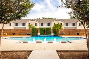 Stone Ranch Townhomes in Seguin, TX - Building Photo