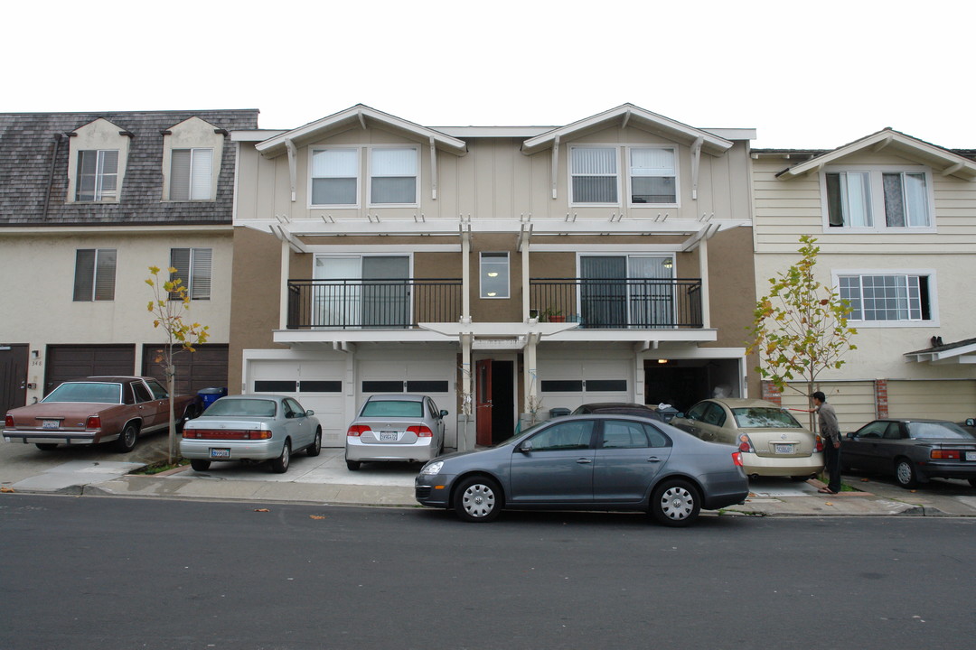 344 Susie Way in South San Francisco, CA - Foto de edificio