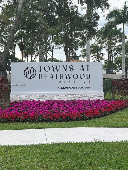 4576 Hollister Ave in Greenacres, FL - Building Photo