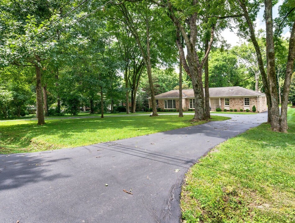 703 Woodleigh Dr in Nashville, TN - Building Photo
