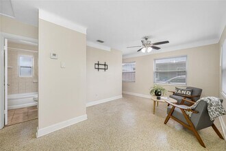 1120 45th St N in St. Petersburg, FL - Foto de edificio - Building Photo