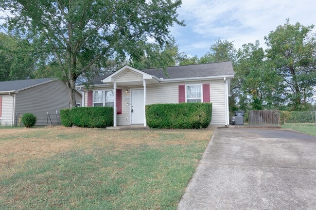 1023 Shadow Ridge Ave in Oak Grove, KY - Building Photo - Building Photo
