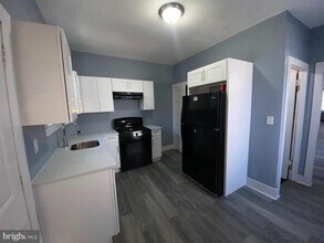 1024 Stuyvesant Ave in Trenton, NJ - Building Photo - Building Photo